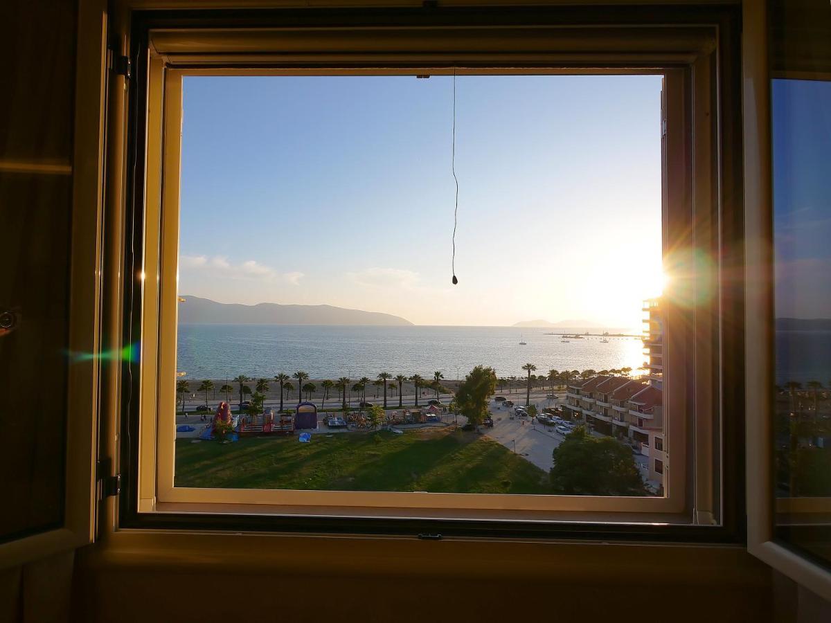 Sea Side Apartment Vlorë Esterno foto