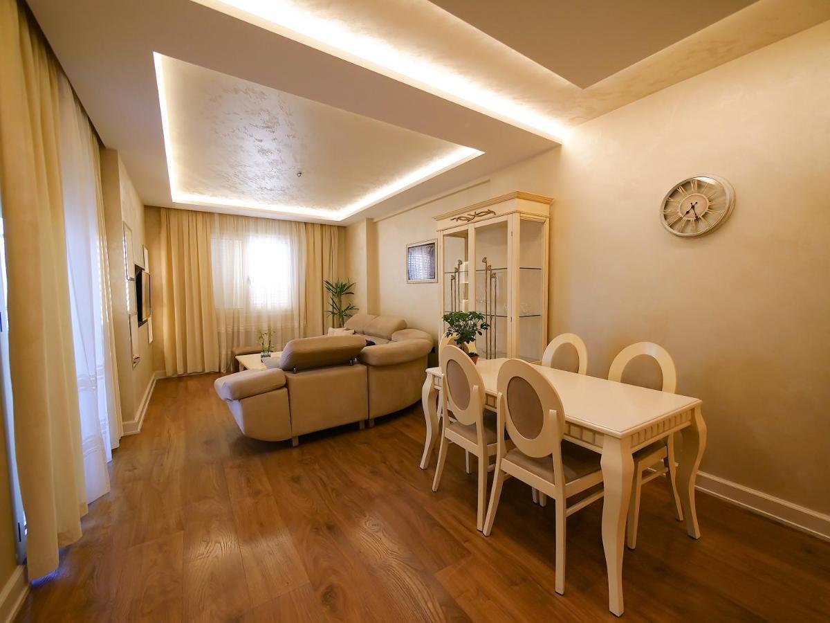 Sea Side Apartment Vlorë Esterno foto