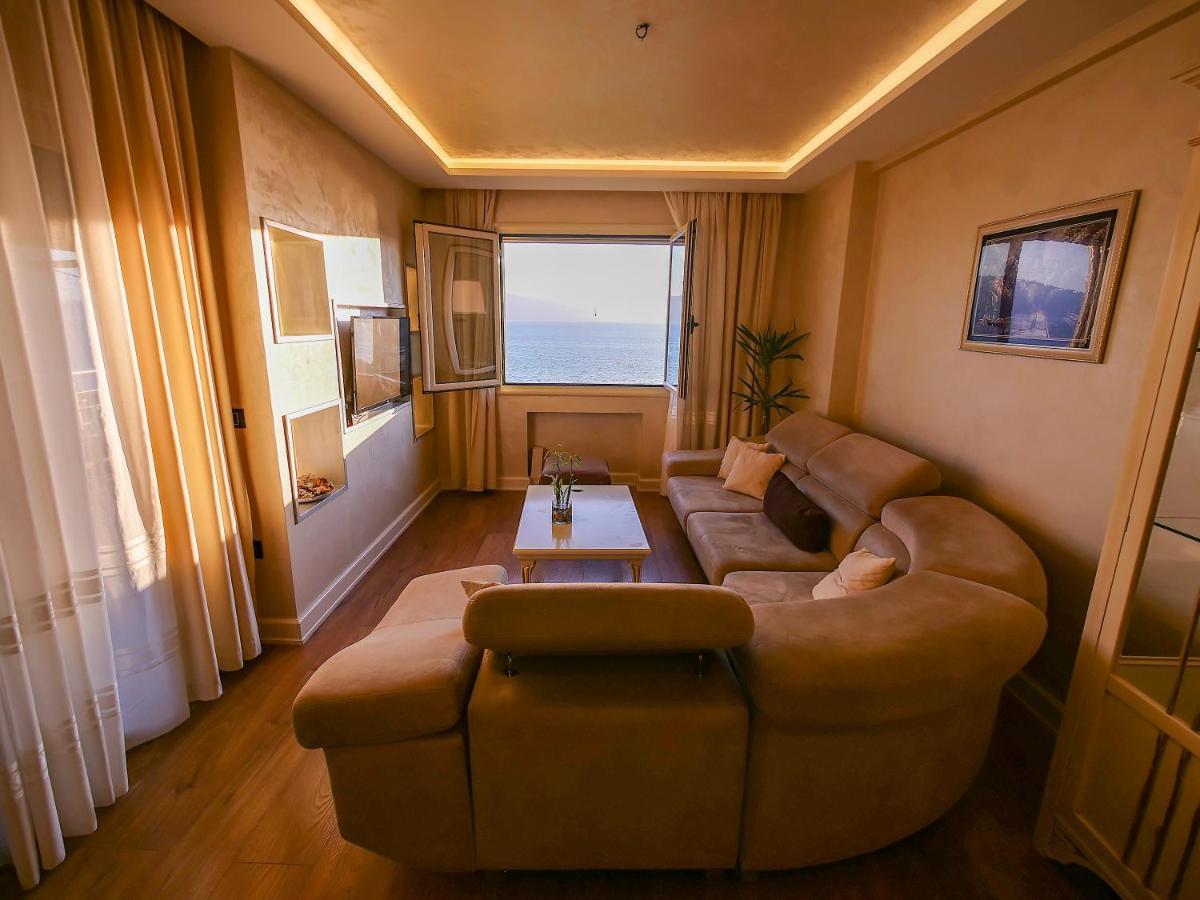 Sea Side Apartment Vlorë Esterno foto
