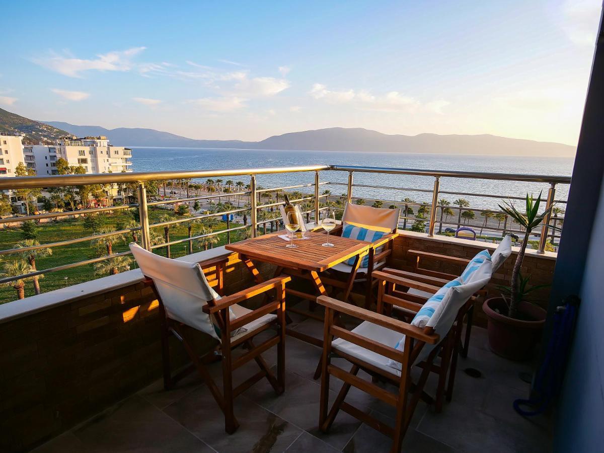 Sea Side Apartment Vlorë Esterno foto