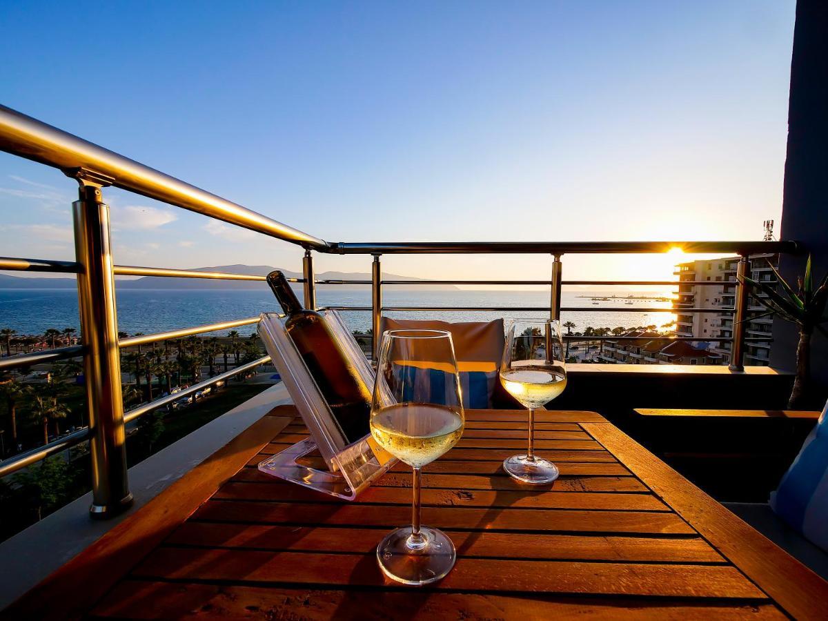Sea Side Apartment Vlorë Esterno foto