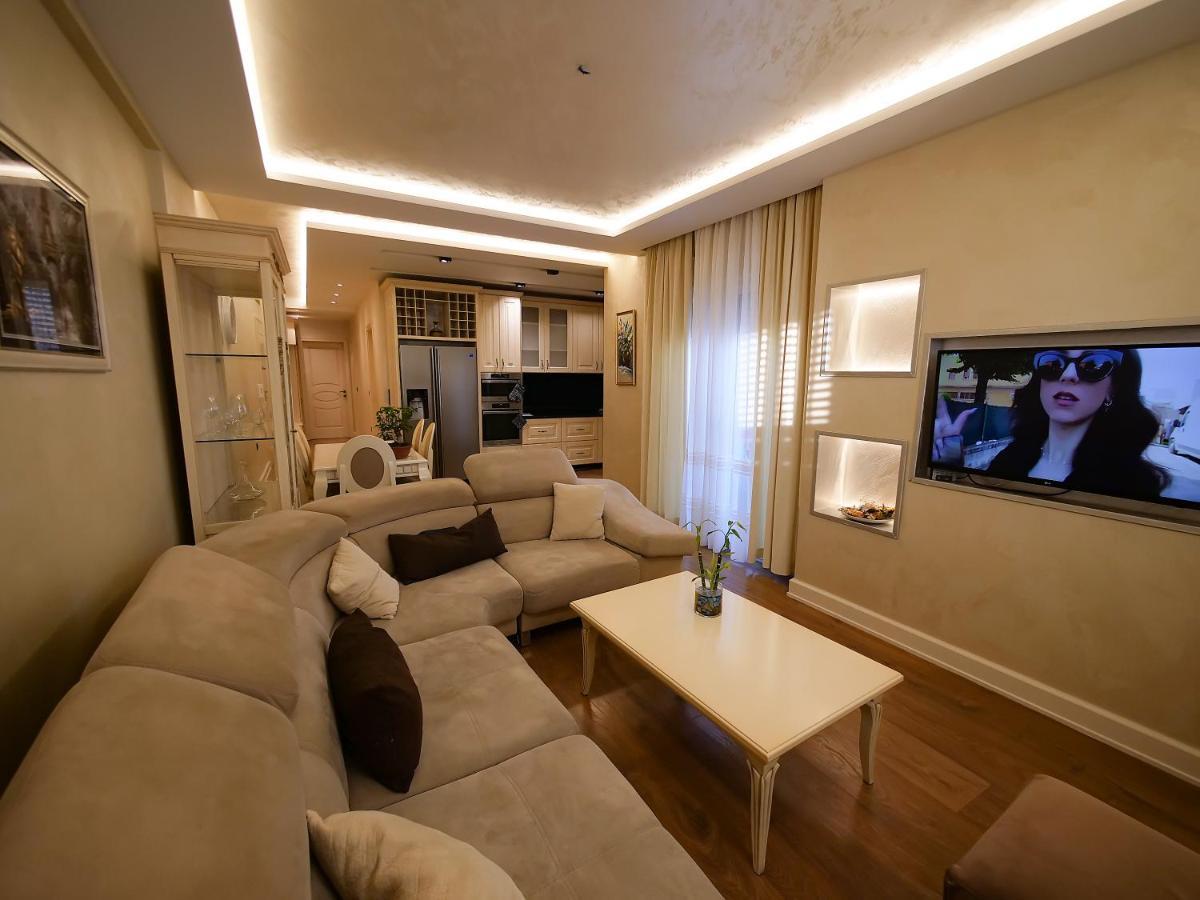 Sea Side Apartment Vlorë Esterno foto