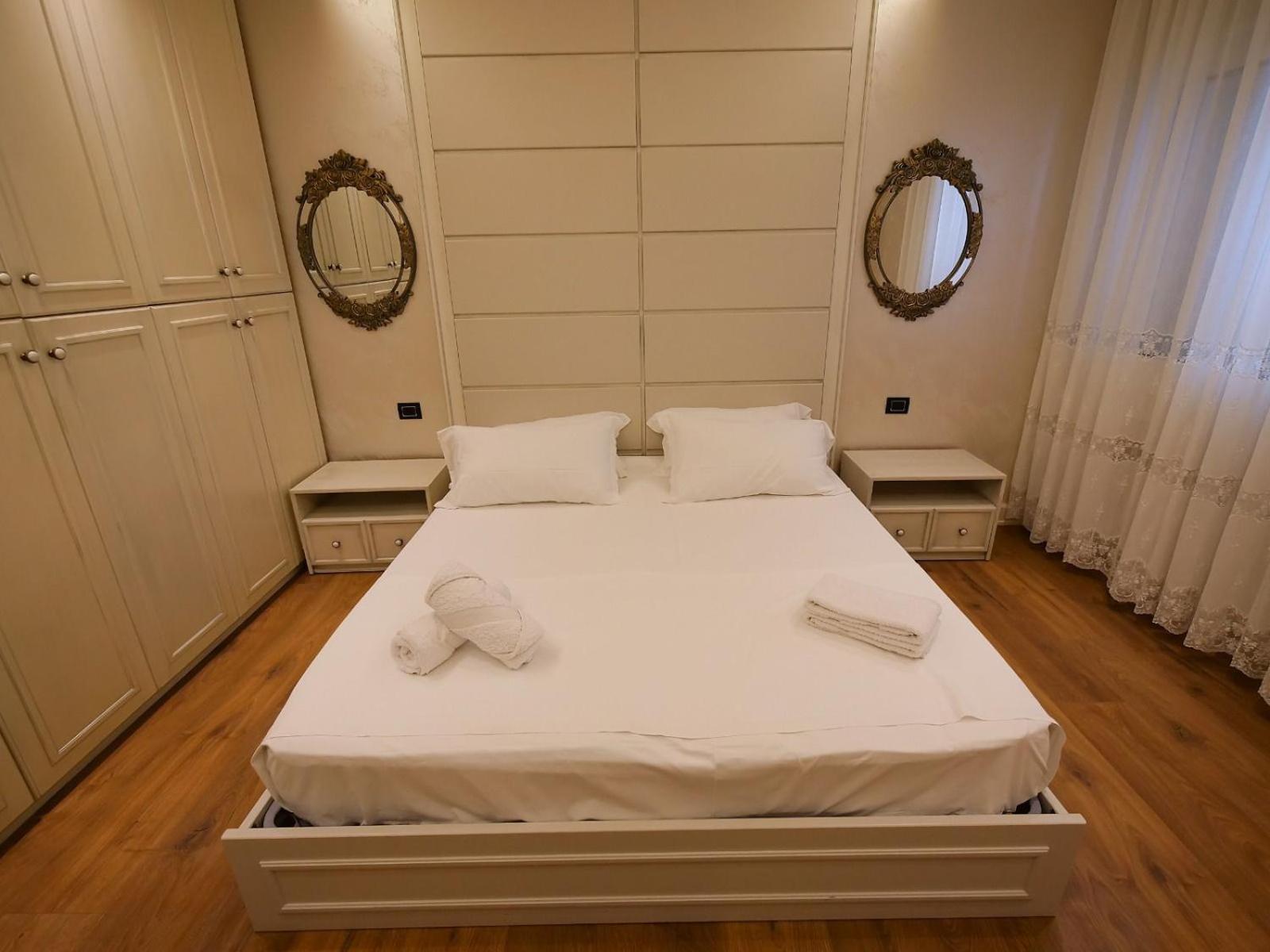 Sea Side Apartment Vlorë Esterno foto