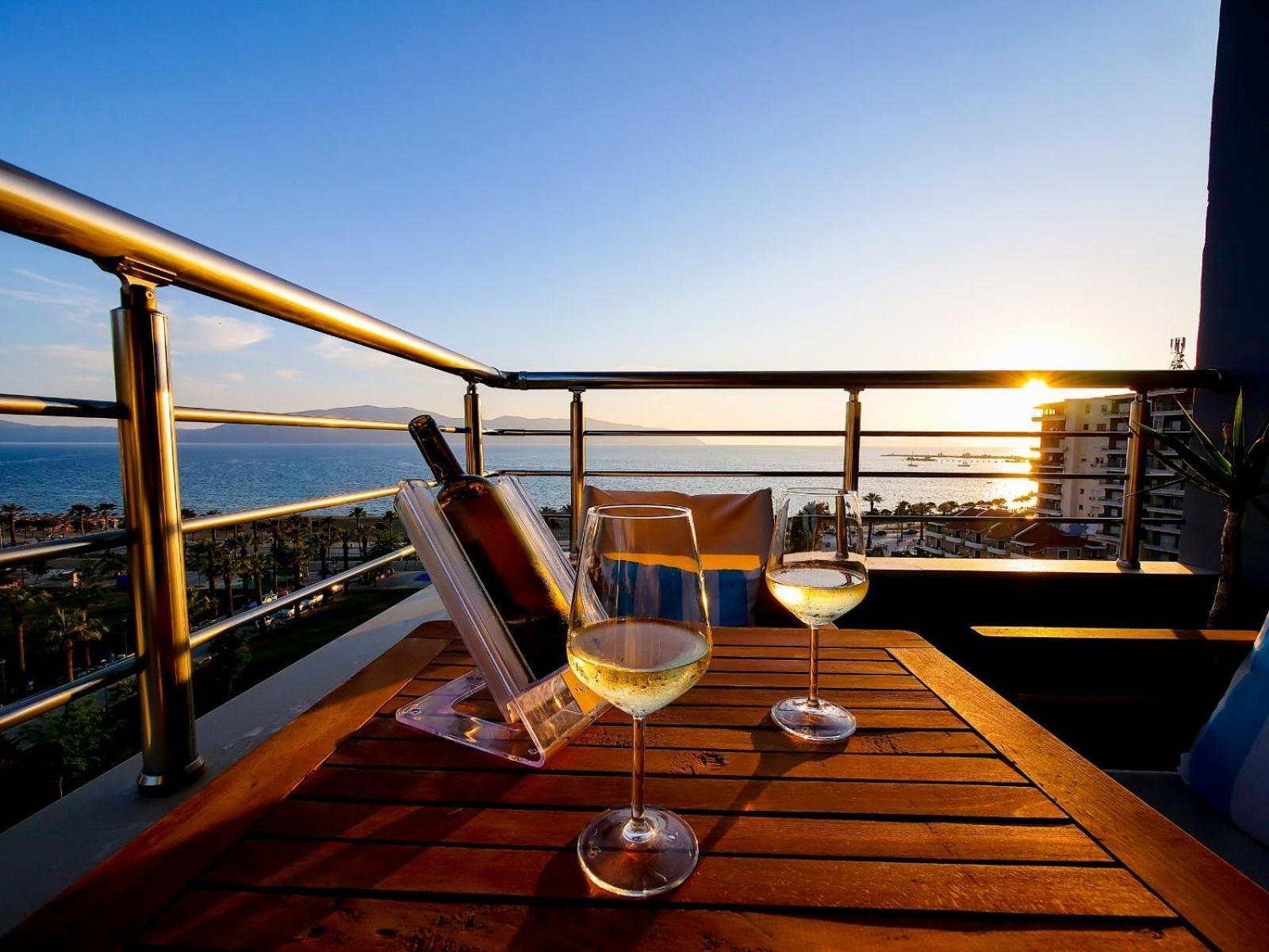 Sea Side Apartment Vlorë Esterno foto