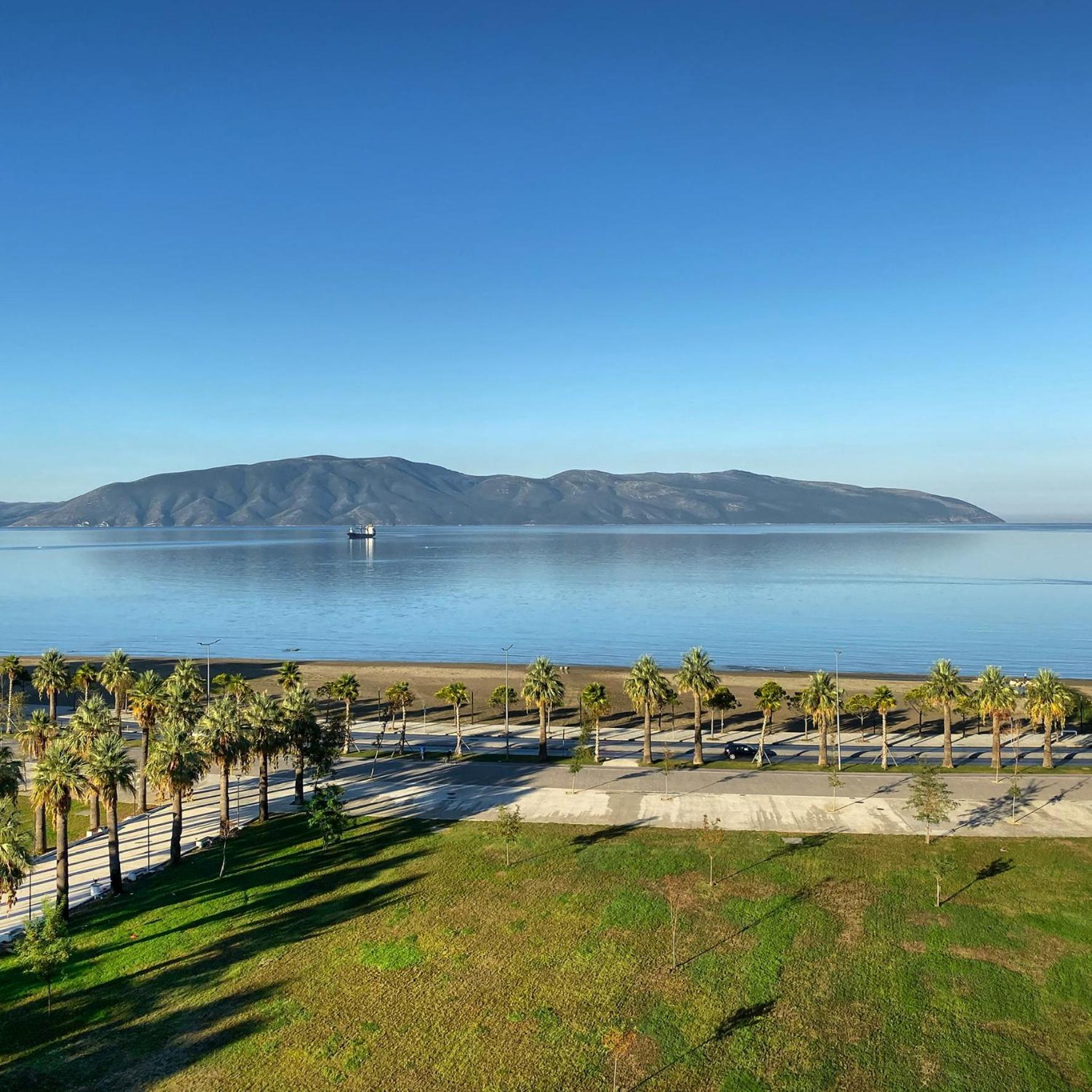 Sea Side Apartment Vlorë Esterno foto