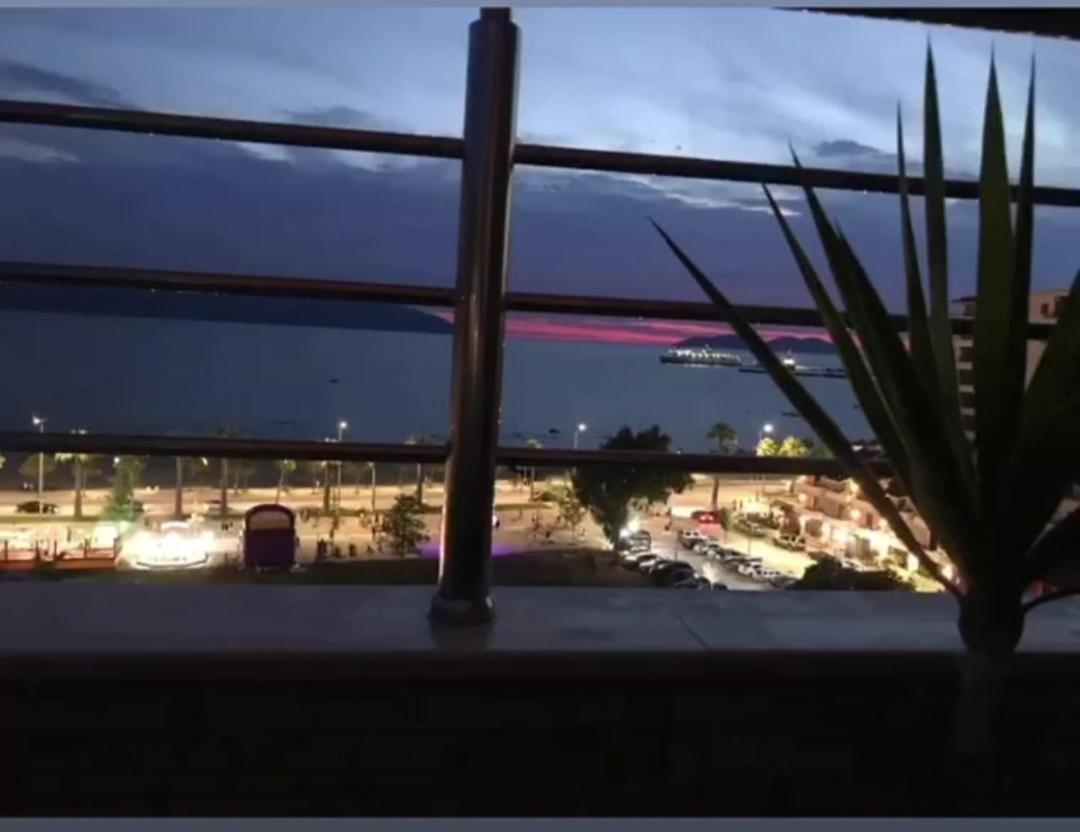 Sea Side Apartment Vlorë Esterno foto